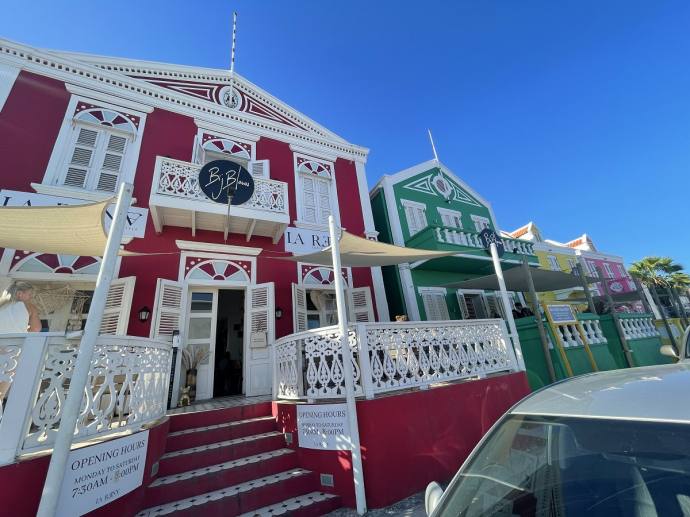 La Reina Coffee, Food & Lifestyle em Pietermaai, Curaçao